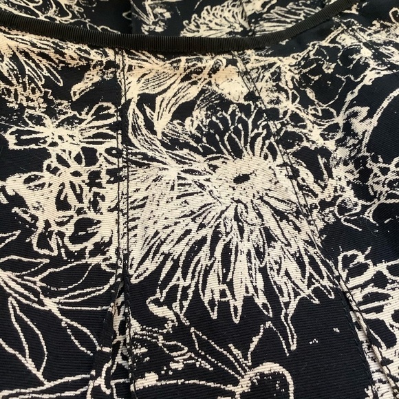 St. John Collection Floral Print Skirt Sz-4 - Picture 3 of 4